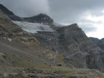 Vue depuis la cabane sur les nombreux ruisseaux sous le glacier de Pierredar