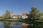 Le plan d'eau devant le château de L'Isle