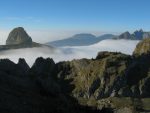 La brume se déverse au col de Jaman