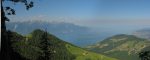 Le chemin offre plusieurs fois la vue sur le Léman