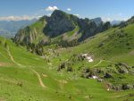 Vue sur notre gauche, la combe de la Montagne d'Amont