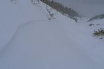 Le centre du couloir évité à la montée, en m'y engageant, j'ai déclenché un mini-avalanche. Le bulletin d'avalanche mettait en garde  les zones de transition entre les endroits avec peu de neige et ceux fortement enneigés. Bingo !