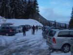 Départ depuis le parking après le virage du Pt1302, parking plein en cette journée fériée.