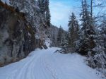 La route qui est bien enneigée et une vraie piste