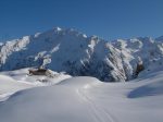 La cabane devant le Bec des Rosses