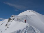 Sous la crête ensuite