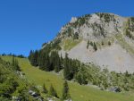 L'alpage de La Case sous le Rocher du Midi.