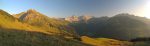 On profite du coucher de soleil sur le massif des Diablerets. Magnifiques couleurs pour ce panorama.