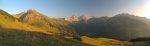 On profite du coucher de soleil sur le massif des Diablerets. Magnifiques couleurs pour ce panorama.