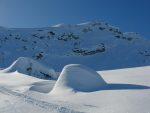 Tout à droit on voit l'antenne de La Para, on peut estimer la taille des corniches