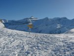 Col de Seron (2153m), avec au fond les Diablerets. Je retrouve avec plaisir le soleil, car ça caille à l'ombre