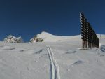 On arrive au niveau des paravents. Le sommet de La Para se dessine fort bien au centre de la photo avec Le Tarent sur la gauche