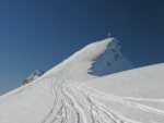 Les derniers mètres, les corniches sont quand même bien visible, la trace me parait bonne, mais je suis à l'écoute du moindre craquement !