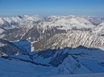 Juste dans l'ombre le vallon de l'Eau Froide et le chemin de la montée