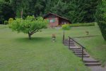 Un joli chalet, avant de s'enfoncer dans la forêt