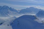 Le sommet officiel de Bel Oiseau, 2628.1m, devant le Mont-Blanc