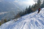 On vote la descente dans la pente plutôt que la route. Bonne poudreuse au début