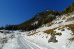 Je rejoins la route de La Léchère pour peu de temps. On bifurque à droite vers les chalets.