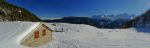 Fenestral avec la vue sur les Alpes. Vue arrière