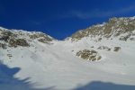 Sur la droite le col de Fenestral, deux skieurs au milieu et deux en hauts (presque pas visibles)