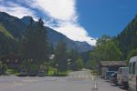 Départ depuis la place du village de Fionnay au parking, 1491m. Nous allons longer la route pour un peu de temps.