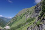 Vue arrière sur une cascade et Fionnay