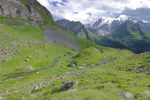 Départ depuis la cabane et retour vers Fionnay par le chemin direct, ie Plan du Tsenou (au centre). Vue sur le glacier de Corbassière et le Combin de Corbassière. Je coupe droit pour rejoindre le cabanon.