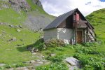 Le cabanon cité, est-ce une dépendance de la cabane car il y a avait du monde ?