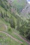 On amorce la descente dans le Couloir des Montis, les genoux vont à nouveau souffrir !