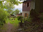 On passe à travers le hameau de Planuit