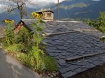 On traverse Eulo, avec ses charmantes maisons