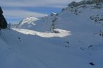 Et je quitte le chemin de la montée pour rejoindre la cabane, j'arriverai en même temps que ces raquetteurs