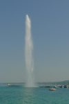 Le jet d'eau de Genève avec une des Pierres de Niton