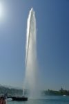 Vue depuis là sur le jet d'eau, déformation du grand angle