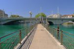 Sortie des anciens abattoirs avant de traverser le Pont de la Coulouvrenière