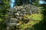 Le mur de pierres sèches au col