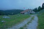 Le Croue, 1469m, on descend dans la combe.