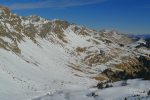 Le chemin de la montée, le domaine skiable de Champéry au fond