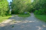 On quitte la route forestière pour le chemin pédestre.