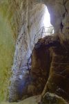 Vue arrière depuis le milieu de la Grotte de l'Orjobet.
