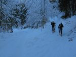 On quitte peu après la route pour le chemin d'été, petit raccourci