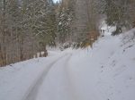 On tourne à droite pour prendre le chemin d'été, à la descente on prendre la route.