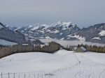 Vue arrière sur le Vanil Blanc et la Dent de Lys, il fait encore beau, bien que voilé au fond.