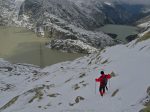 Grimselsee et à droite Räterichs-bodensee et au milieu l'Hospice du Grimsel
