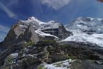 On monte pour passer devant l'ancienne cabane Mittellegi, Alte Mittellegi hütte. Et mes doigts qui trainent pour éviter un reflet !