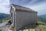 Pas bien grande la cabane quand même, il faut dire que sur l'arête Mittellegi, la place est comptée !