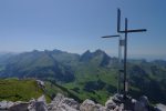 La croix stylisée et belle de la Dent de Savigny (2252.2m)