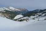 Descente dans ces pentes en poudreuse pour la ferme en bas