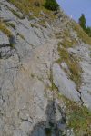 Chemin taillé dans la roche