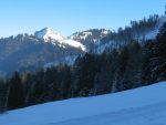 Je pense que la montagne éclairée est Teysachaux.